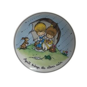 Joan Walsh Anglund 1972 April themed decorative plate in perfect condition!